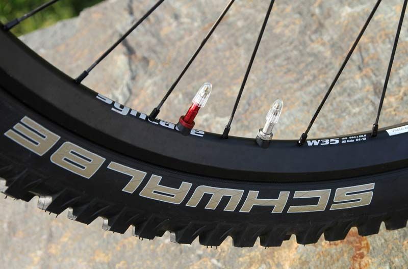 http://www.test.rowery650b.eu/images/stories/news/opony/DualChamber_1188/Schwalbe-Syntace-Dual-Chamber-mountain-bike-wheel-tire-system.jpg